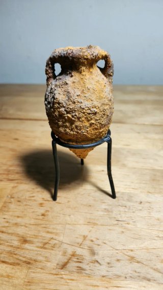 Ánfora romana envejecida patina de salitre marino