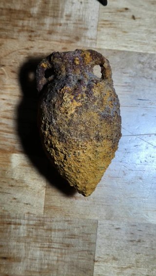 Ánfora romana envejecida patina de salitre marino