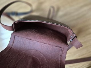 Bolso Piel Virgen del Rocío marrón/Beige