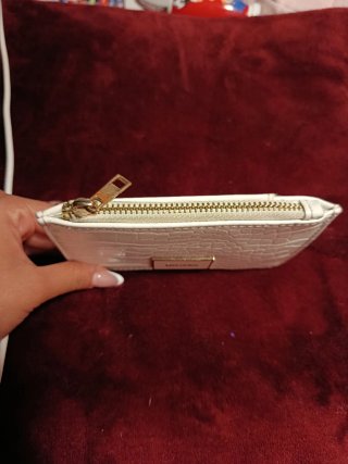 Billetera Bershka blanca efecto piel