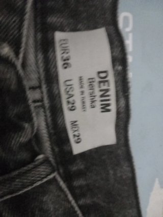 Pantalón vaquero gris desgarrado talla S