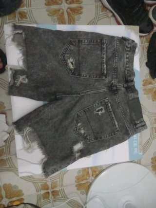 Pantalón vaquero gris desgarrado talla S