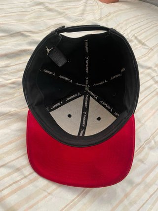 Gorra Jordan Roja y Negra