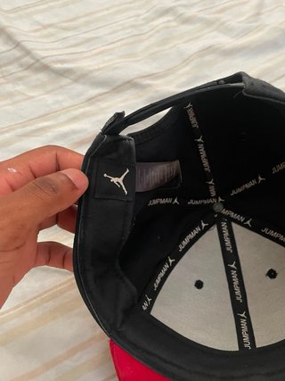 Gorra Jordan Roja y Negra