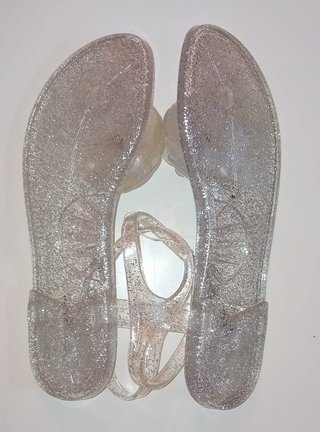Sandalias transparentes plateadas nuevas