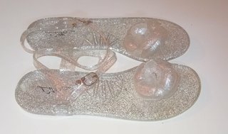Sandalias transparentes plateadas nuevas