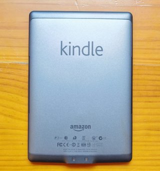Kindle 4ª Gen con funda negra
