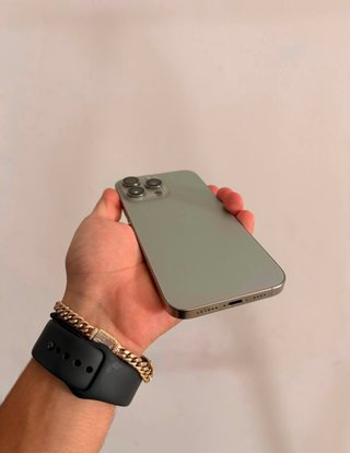 iPhone 16 Pro Max Gris