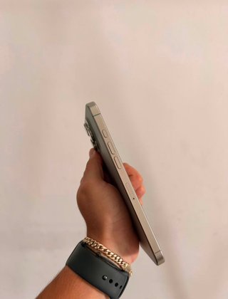 iPhone 16 Pro Max Gris