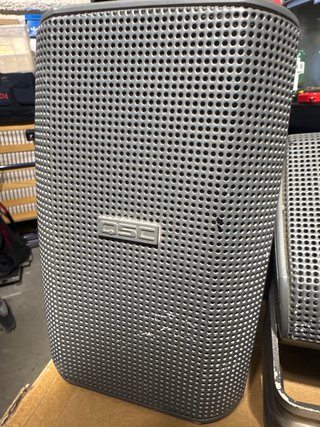 Altavoces QSC AD-S32T con soporte