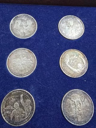Estuche de madera con 12 monedas, Real Madrid