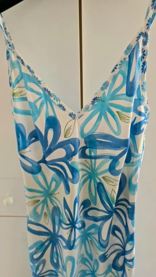 Abito lungo floreale blu e bianco