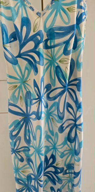 Abito lungo floreale blu e bianco