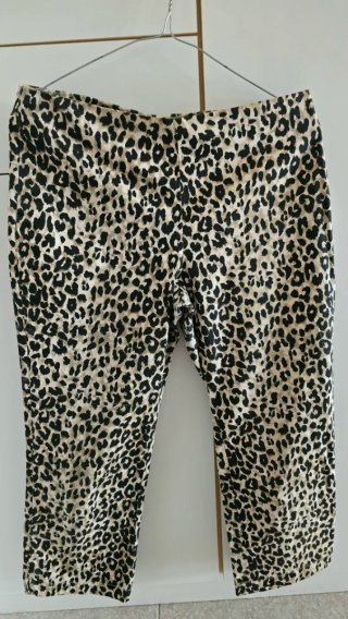 Pantaloni fantasia animalier beige e neri