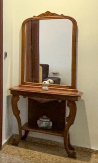 Mueble tocador antiguo con espejo