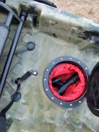 Kayak de pesca con accesorios