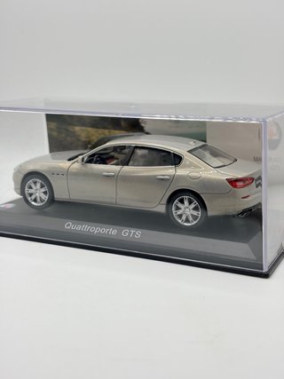 Maserati Quattroporte GTS 1:43