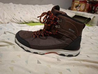 Botas de montaña impermeables marrones chica nueva