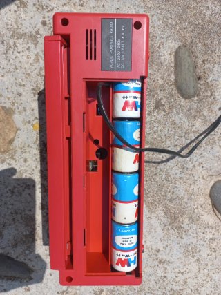 Radio Portátil Vintage Roja