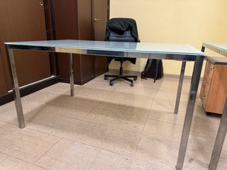 Mesa Ikea Torsby Cristal doble y Metal