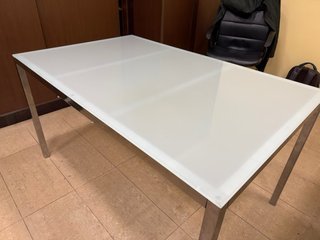 Mesa Ikea Torsby Cristal doble y Metal