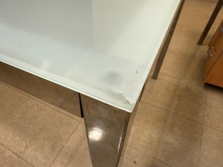Mesa Ikea Torsby Cristal doble y Metal