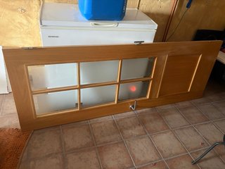 Puerta de madera con cristal