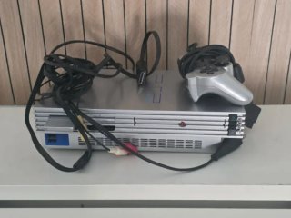 Sony PlayStation 2 PS2 FAT SCPH-50004 PAL + controller