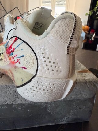 Zapatillas Baloncesto Multicolor y Blancas