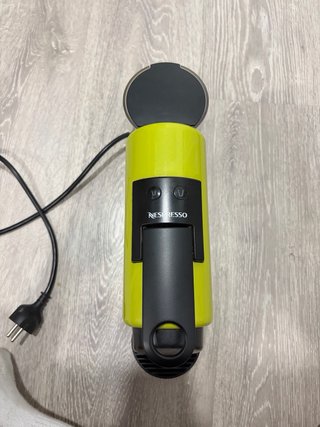 Cafetera Nespresso DeLonghi Essenza Mini Lima