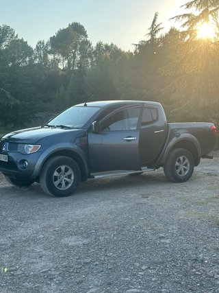 Mitsubishi L200 Gris Oscuro