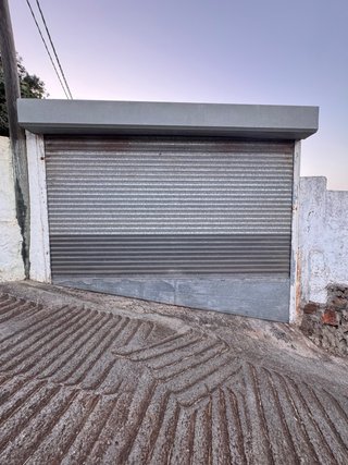 Puerta metálica para finca o garaje