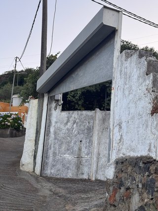 Puerta metálica para finca o garaje