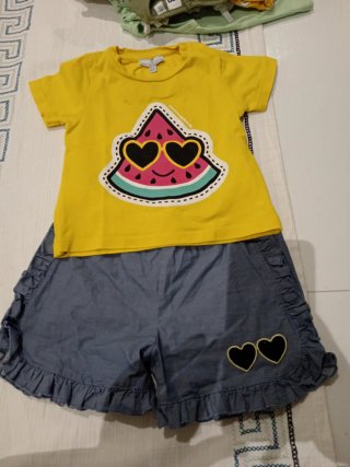 Completo bimba maglia gialla e shorts