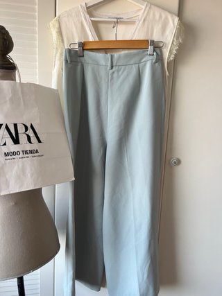 Set Zara: top bianco e pantaloni blu