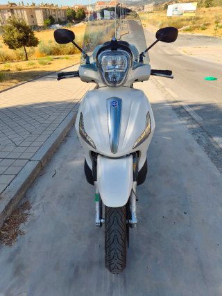 Piaggio Beverly 125 Scooter Blanca