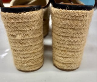 Sandalias Bimba y Lola piel y esparto Liquidación