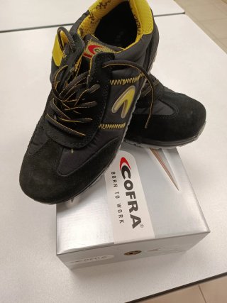 Zapatos de seguridad COFRA talla 42 sin estrenar.
