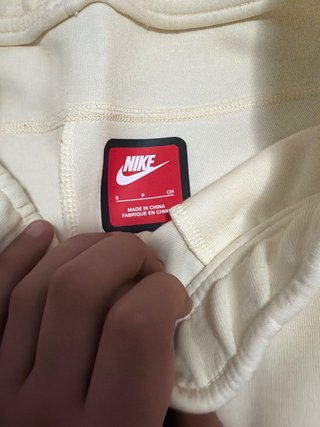 Chaqueta Nike Tech Fleece Beige Negra