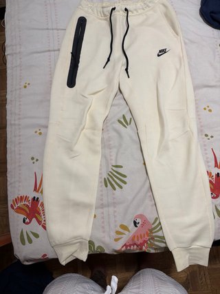 Chaqueta Nike Tech Fleece Beige Negra