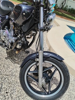 Ducati Indiana 650 Cruiser Negra/Burdeos