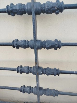 Reja antigua de hierro forjado
