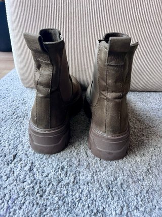 Botines Chelsea verde caqui