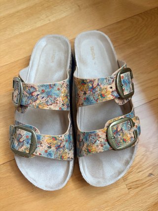 Sandalias de mujer con estampado floral