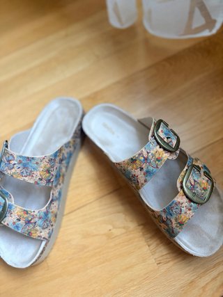 Sandalias de mujer con estampado floral