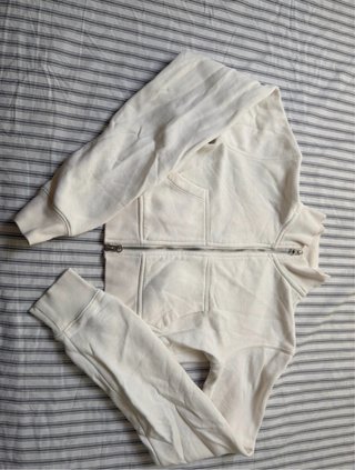 Sudadera blanca con cremallera
