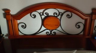 Cabecero de madera y metal