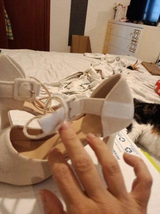 Scarpe con tacco a rocchetto beige senza narca