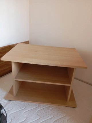 Mesita auxiliar de madera