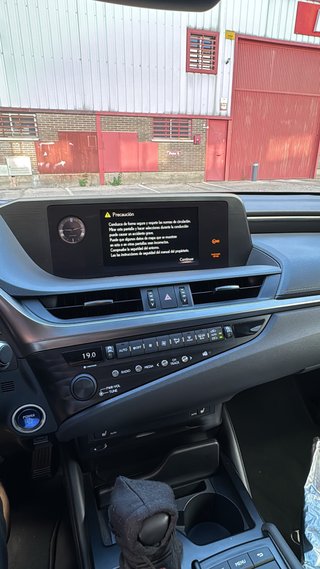 Pantalla Lexus ES300h 2020